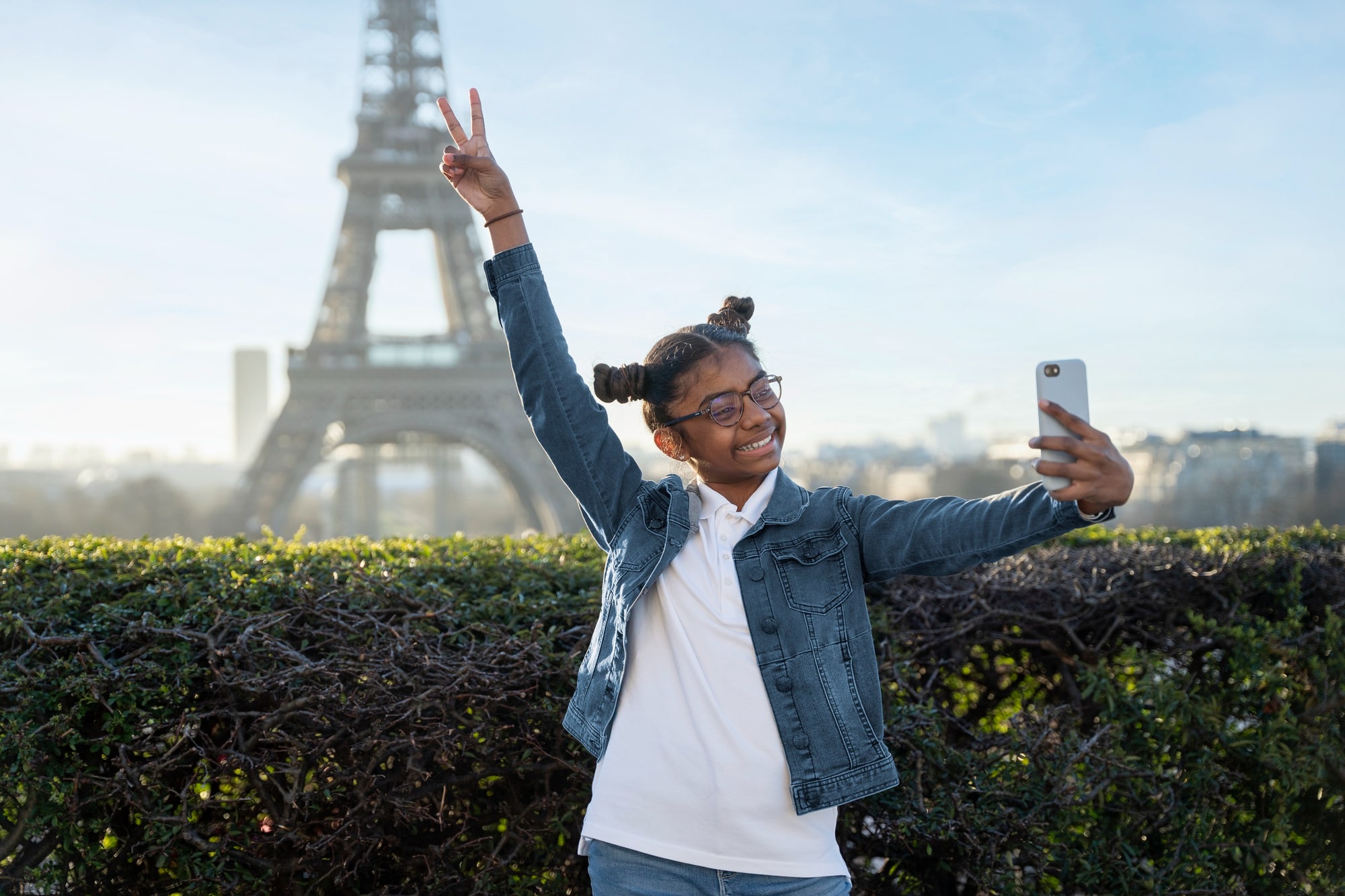 african-american-man-taking-picture-his-travel-paris-min